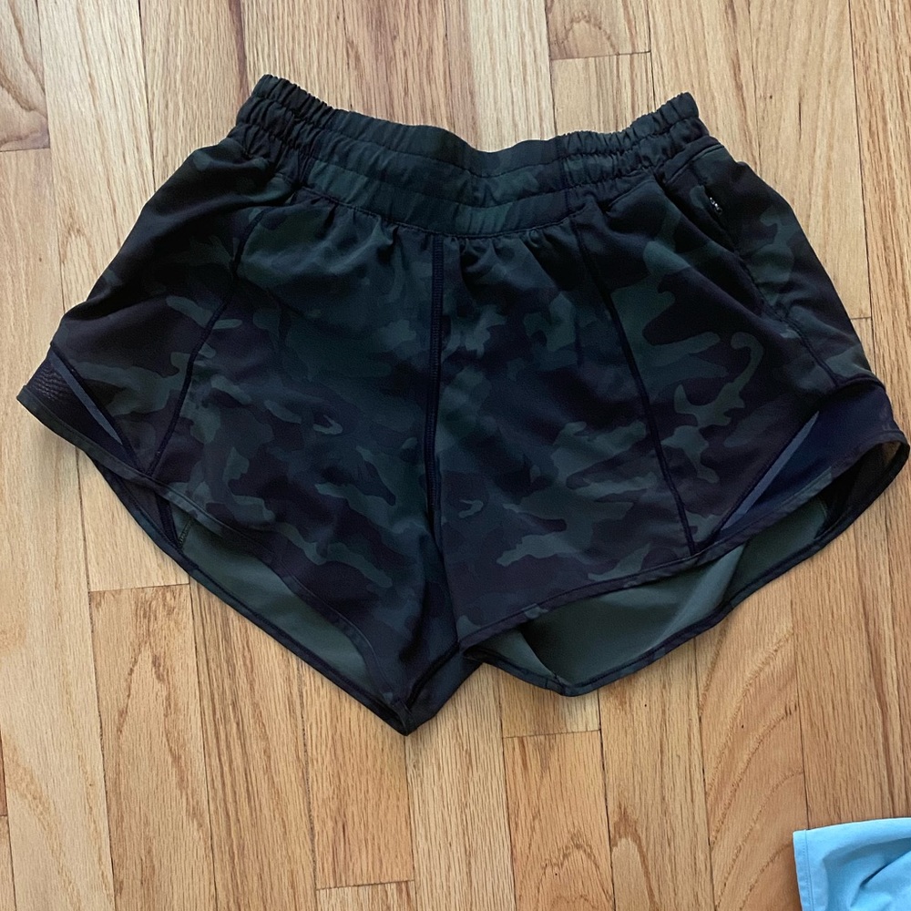 LULULEMON green camo hotty hot SZ 4-4 in